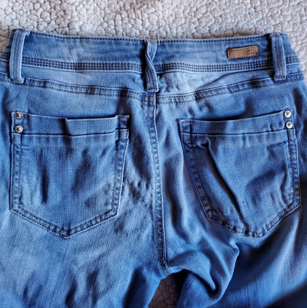Almost Famous Mid Rise Distressed Jeans - Picture 4 of 8